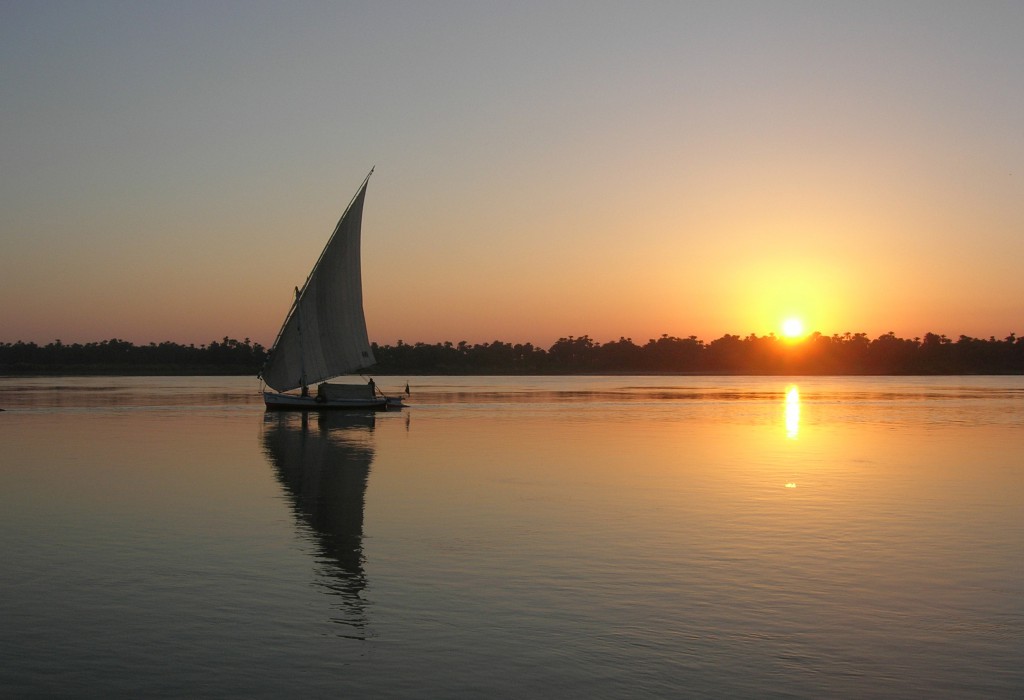 Lever de Soleil sur le Nil. Une photo de Remi Jouan (CC-BY-SA 3.0)