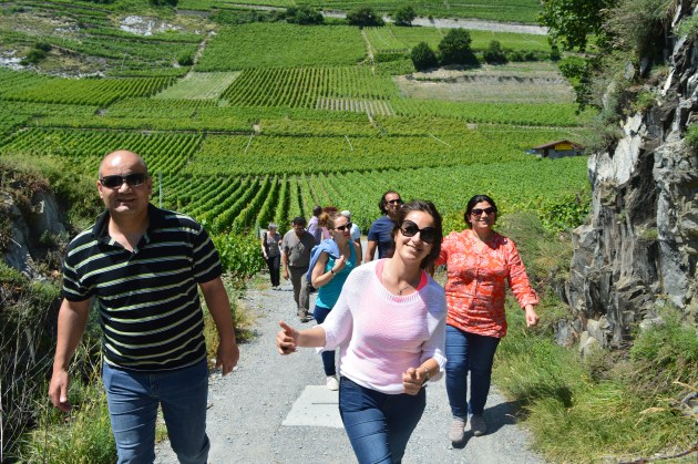 La rédaction intercantonale de Voix d’Exils se rendant à la Vigne à Farinet. Photo: Voix d’Exils.